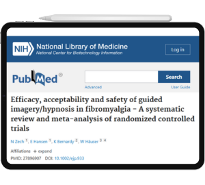 Um tablet com um artigo científico na tela